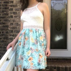 Women’s Semi-Formal Dress